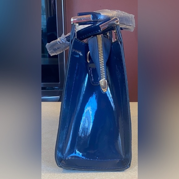 Navy Blue Crocodile Pattern Faux Leather Shoulder Bag w/Golden Hardware. NWOT - Picture 4 of 12